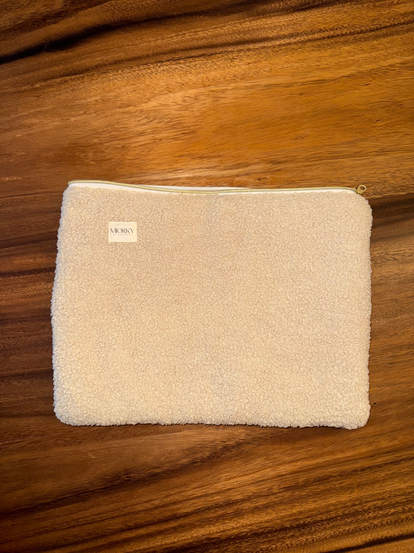 Housse d’ordinateur cousue main – élégance et protection artisanale
