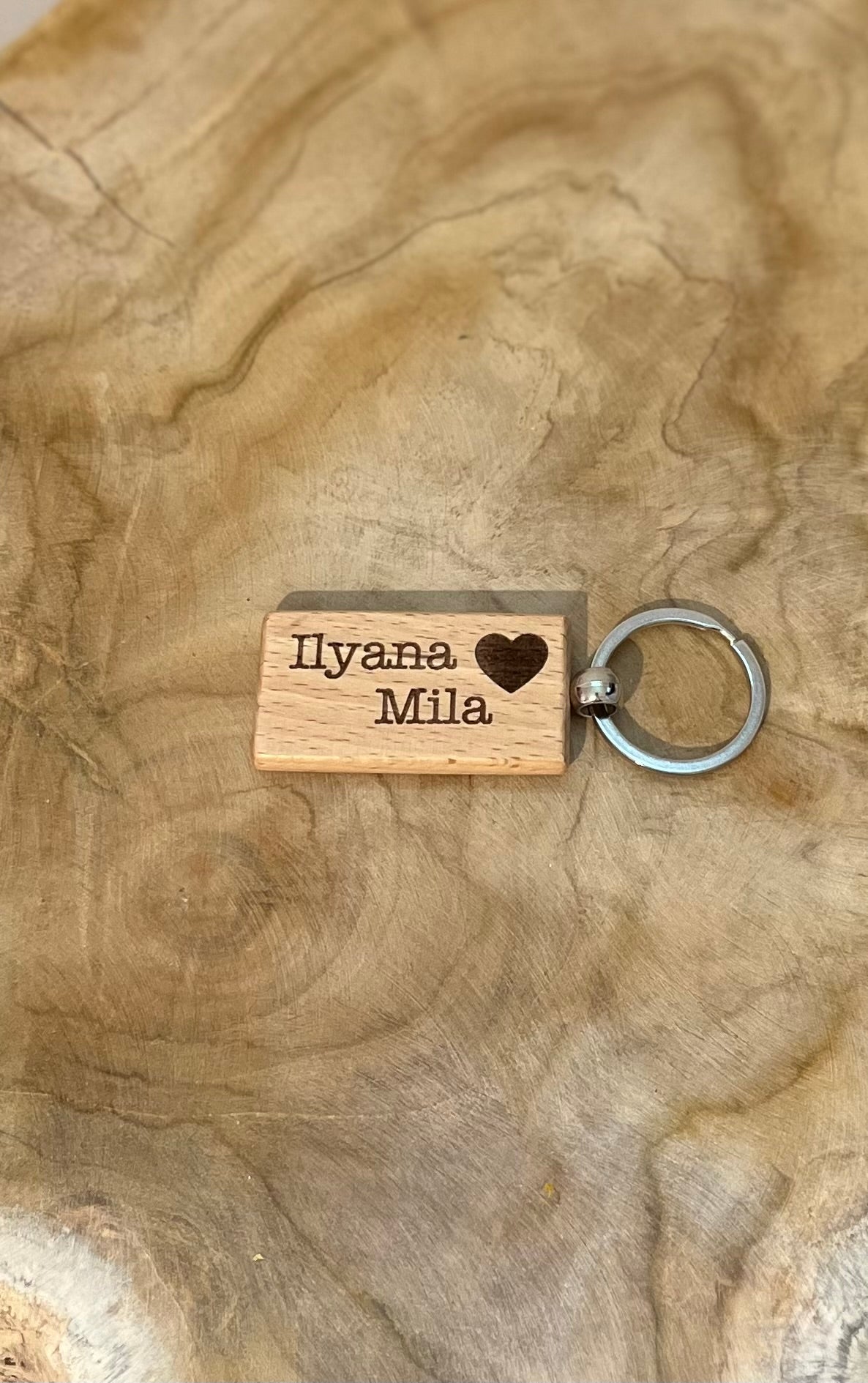 Porte-clef en bois Mom of 1/2/3 personnalisé