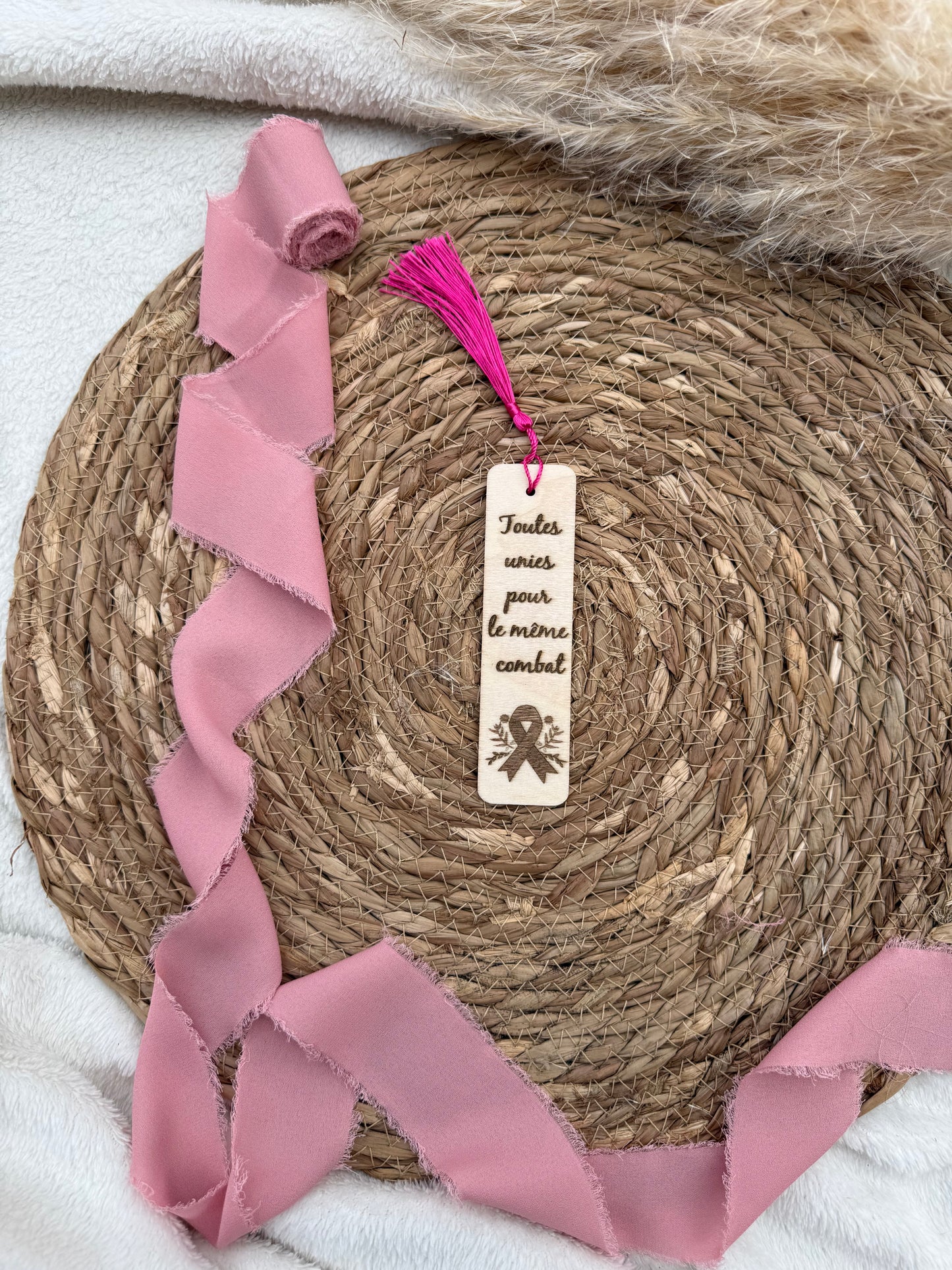 Marque-page solidaire en bois – Octobre Rose 🎀