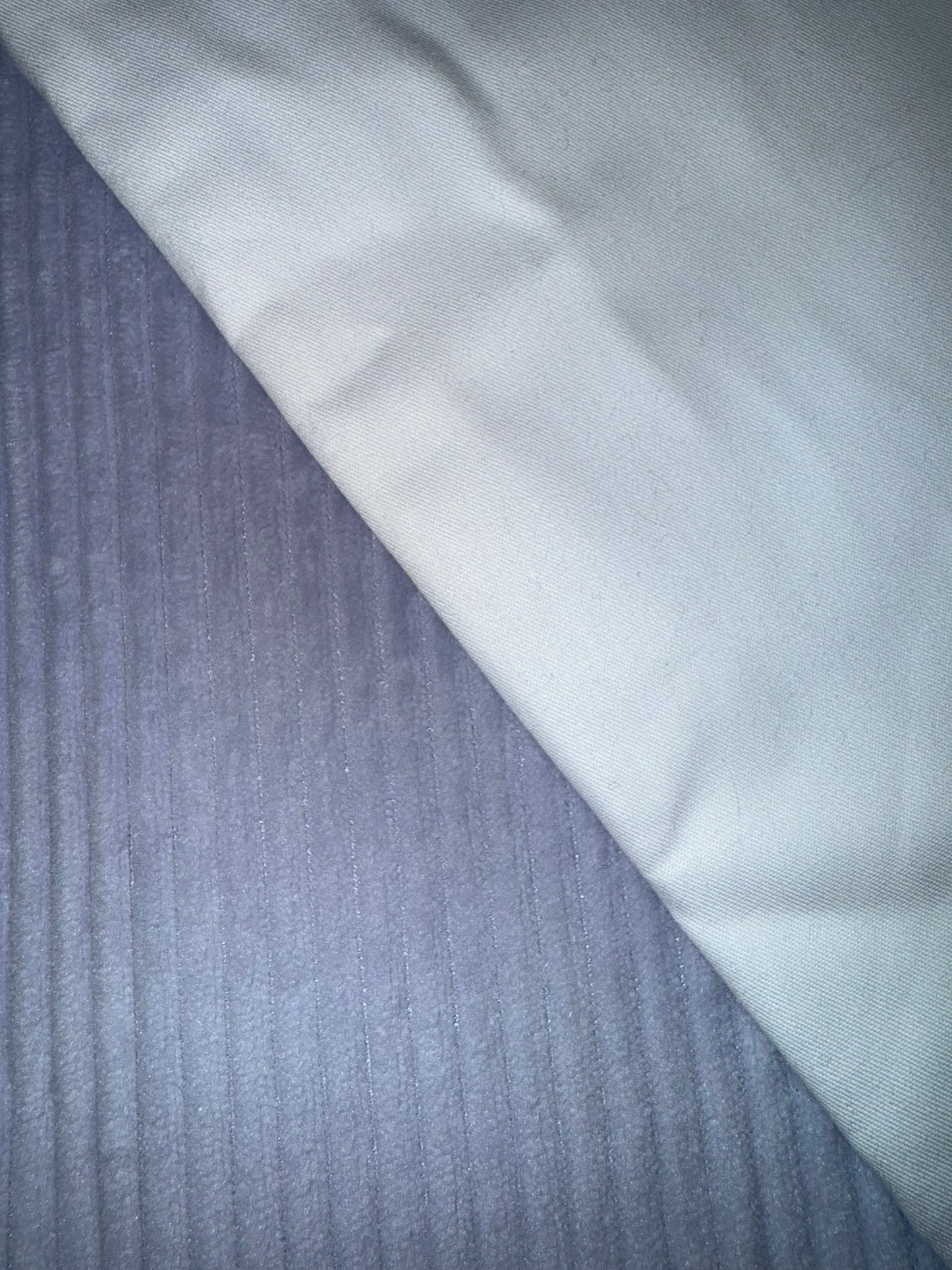 Housse d’ordinateur cousue main – élégance et protection artisanale