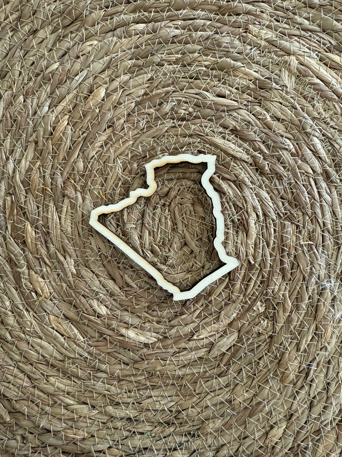 Décoration Murale Minimaliste en Bois – Pays