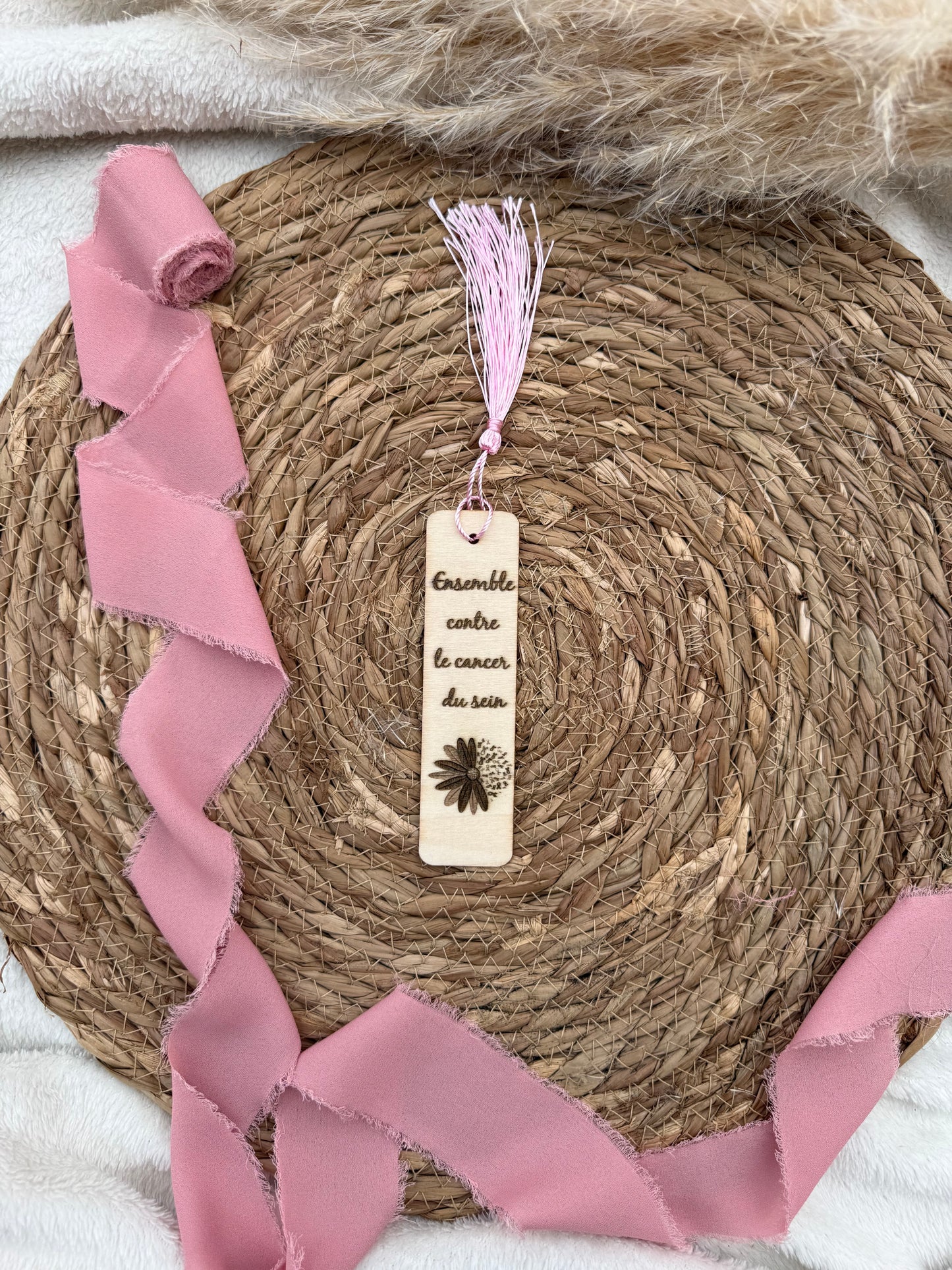 Marque-page solidaire en bois – Octobre Rose 🎀