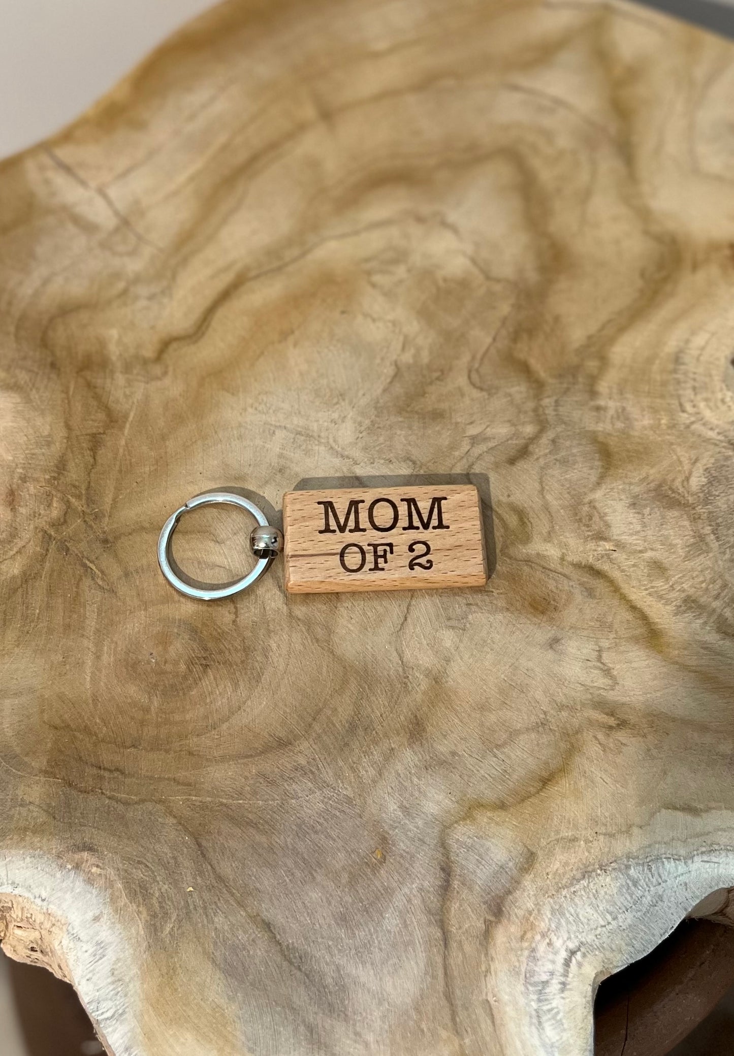 Porte-clef en bois Mom of 1/2/3 personnalisé