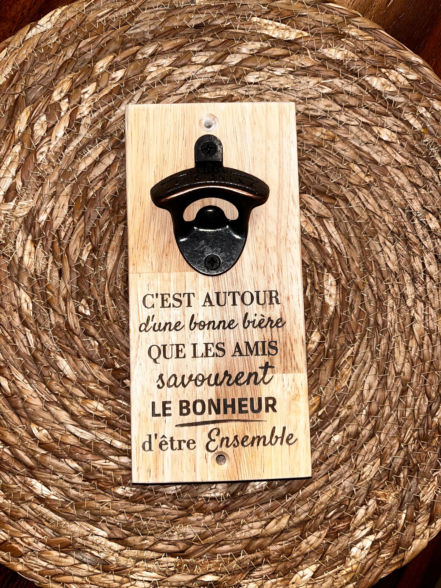 Décapsuleur mural