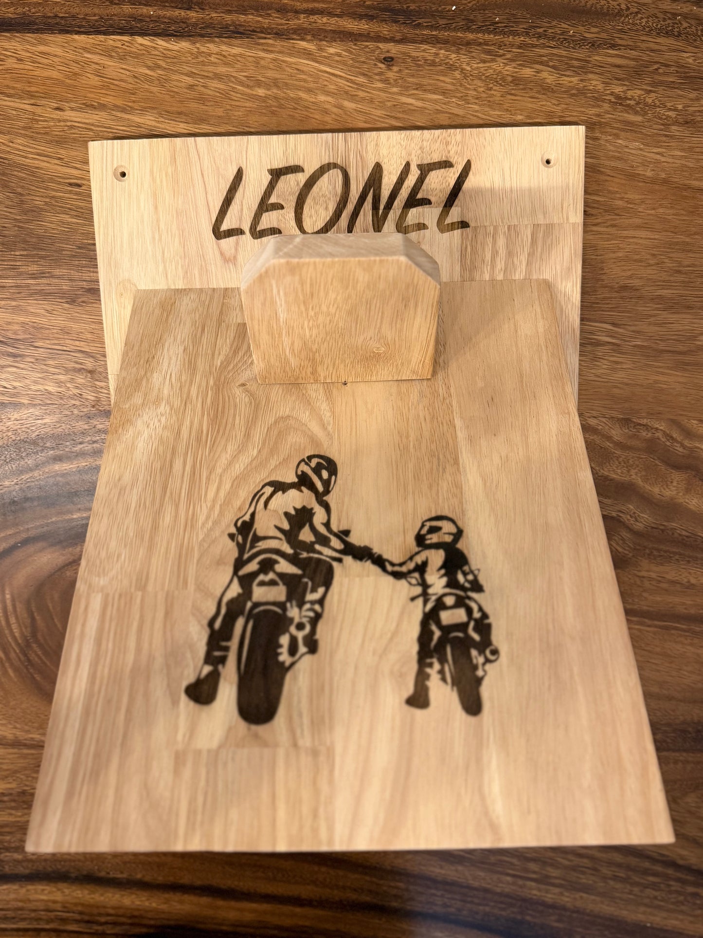 Support de casque personnalisé en bois