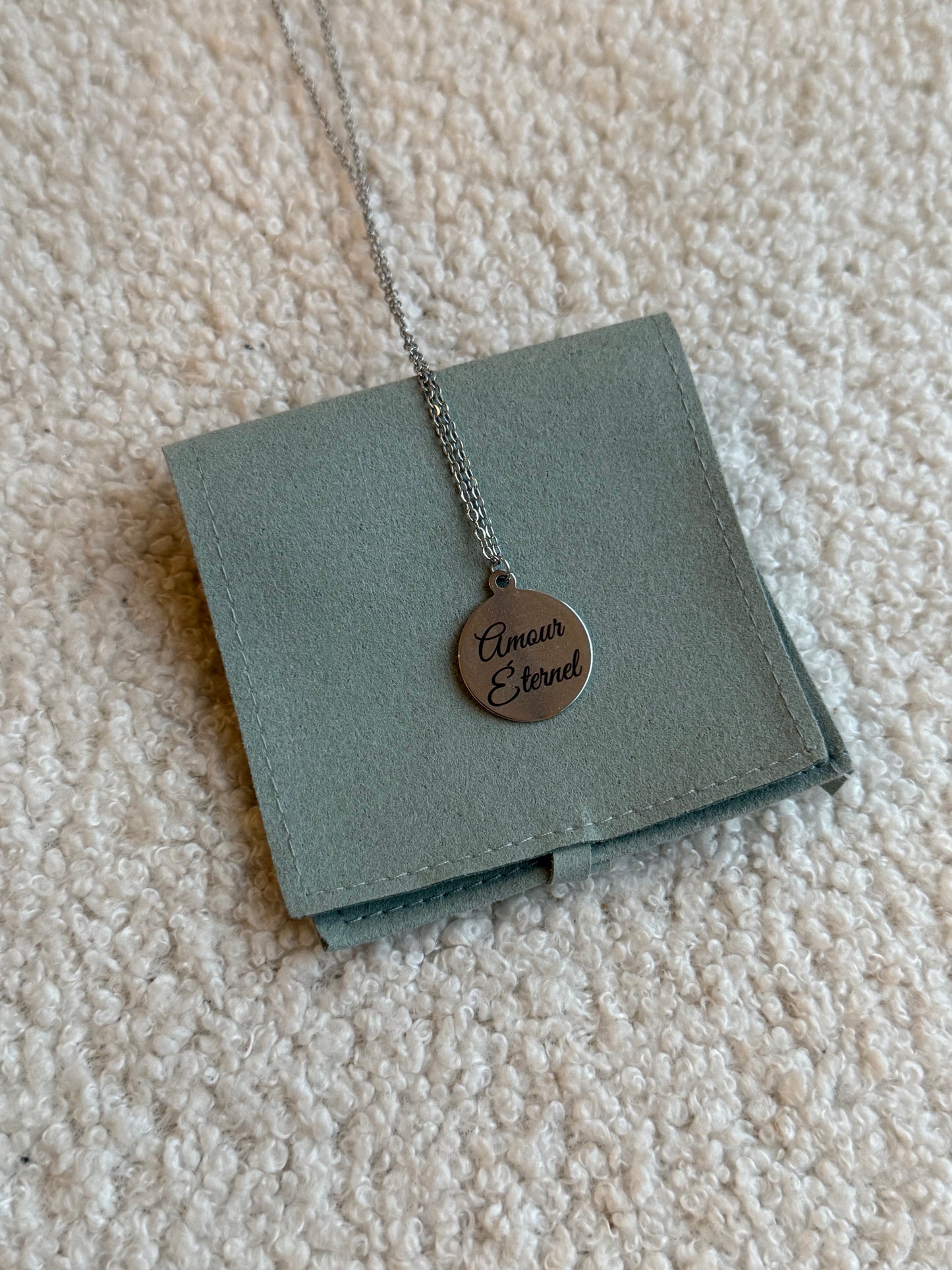 Chaîne et pendentif personnalisable en acier inoxydable