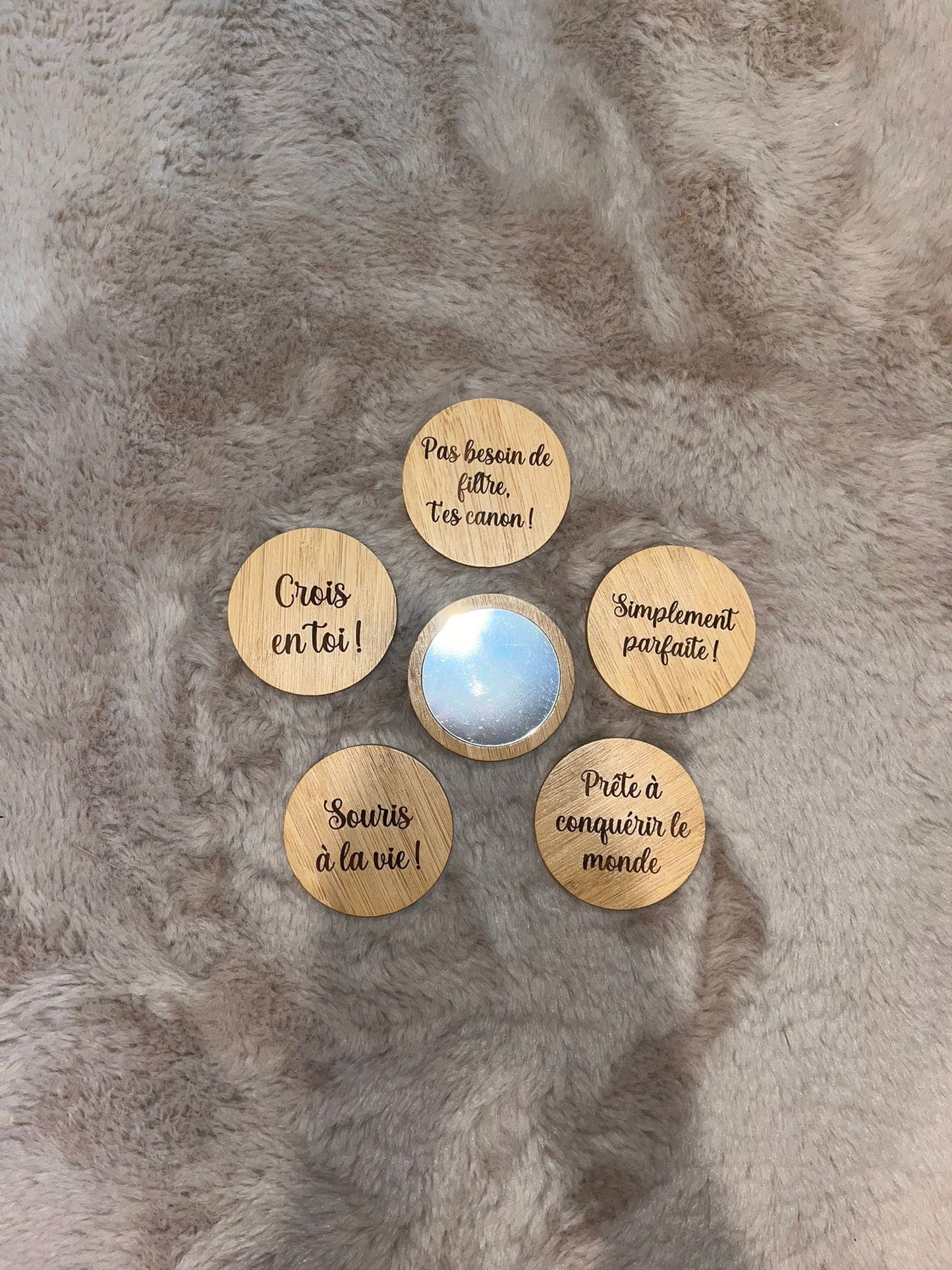 Miroir de poche en bois personnalisé