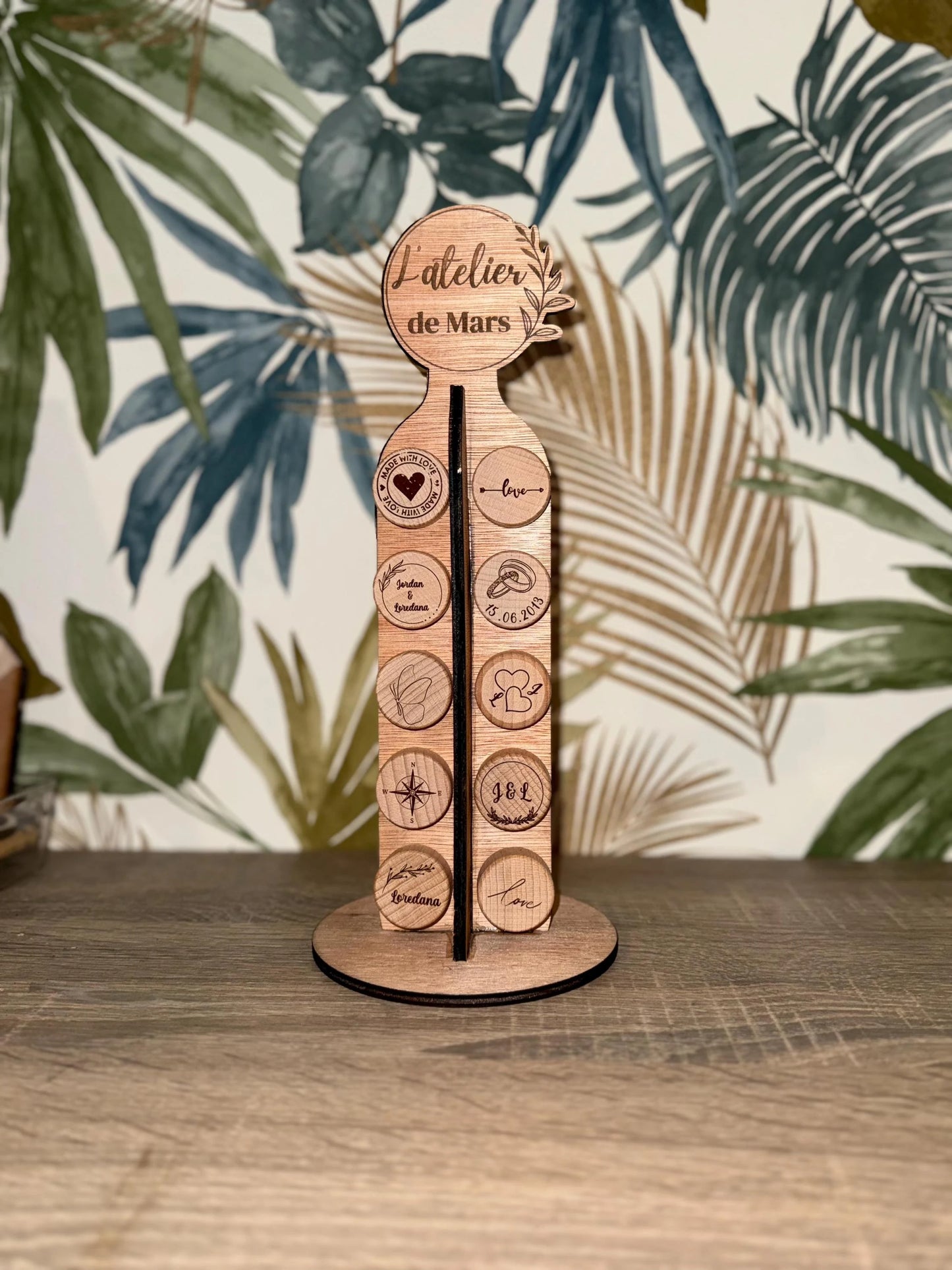Support de bouchons en bois personnalisable avec ses bouchons gravés