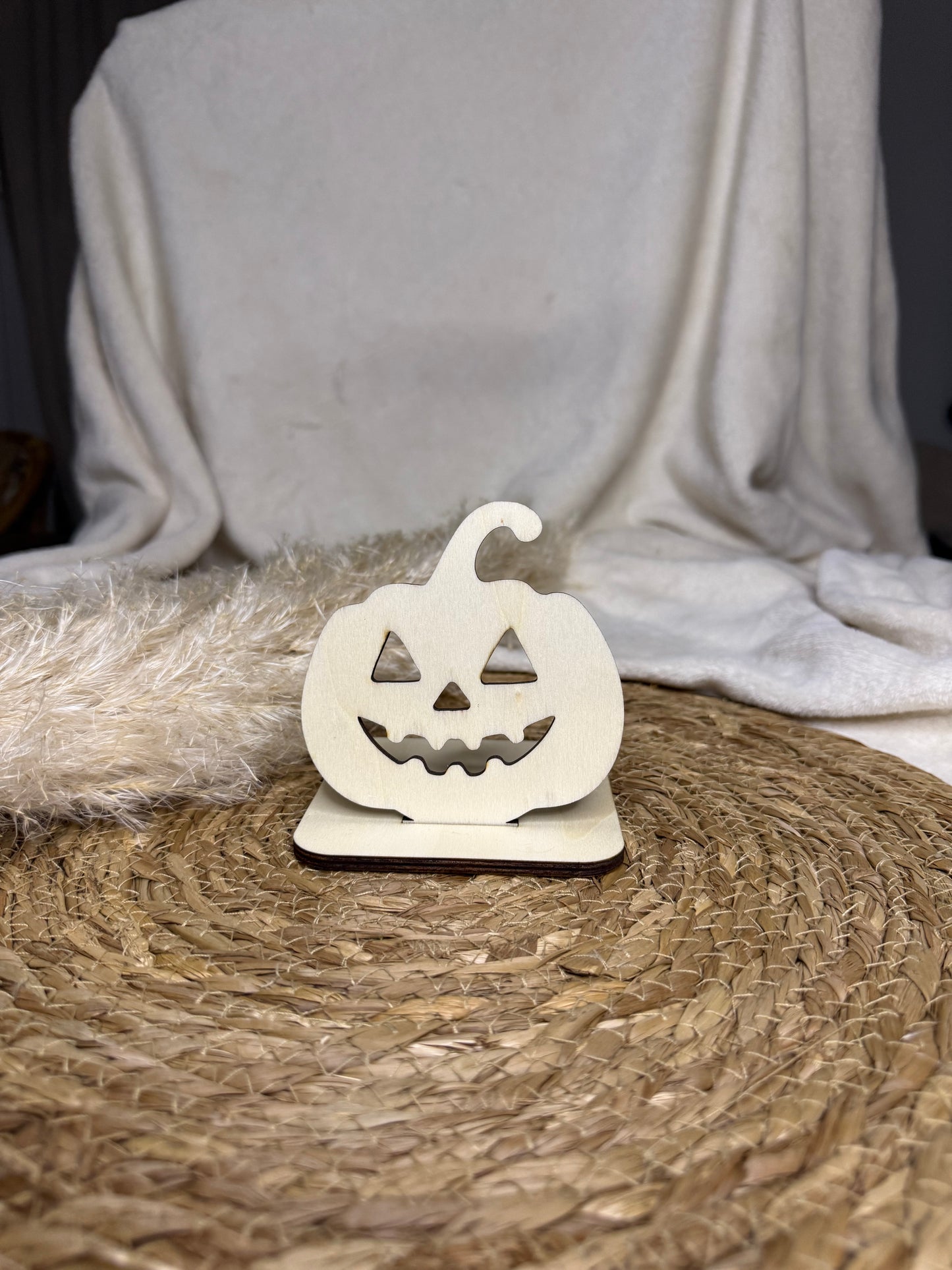 Découvrez nos lanternes d'halloween en bois faites artisanalement qui vous permettront d'illuminer vos soirées d'halloween
