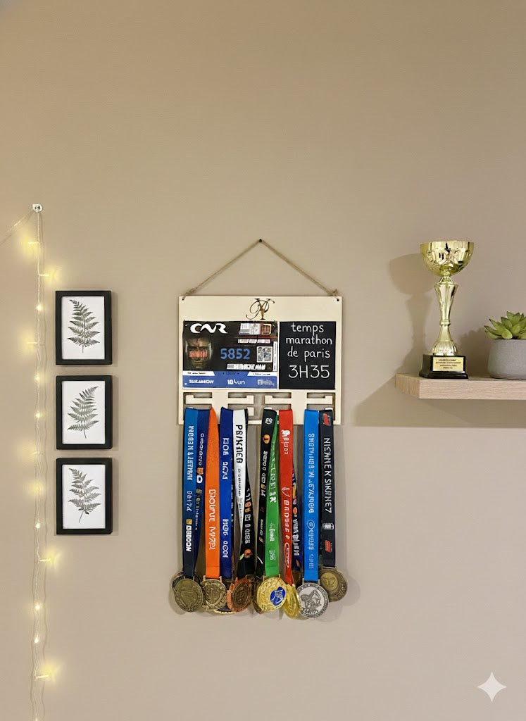 Support Médailles et Dossards Personnalisé avec Tableau Ardoise.