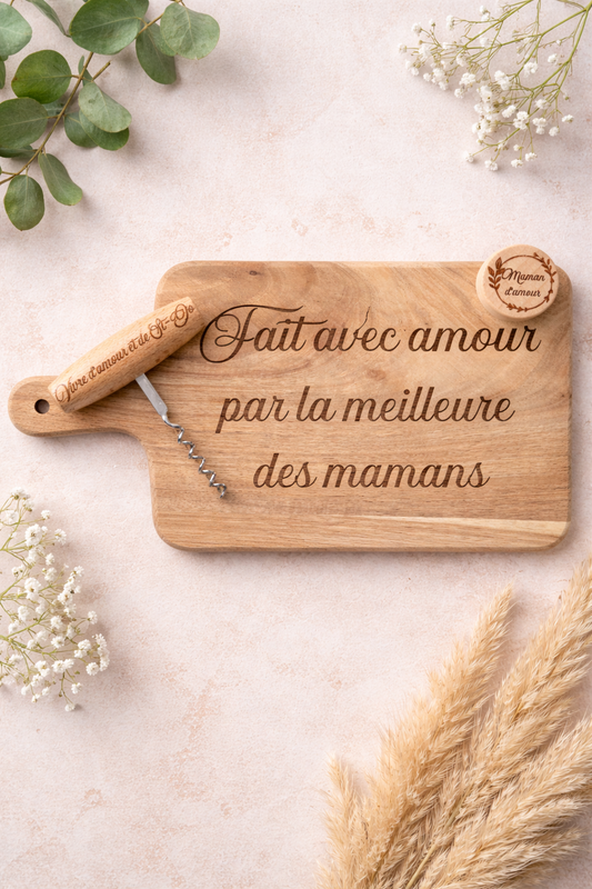 Coffret cadeau fête des mères personnalisé : planche à découper, tire-bouchon et bouchon en bois