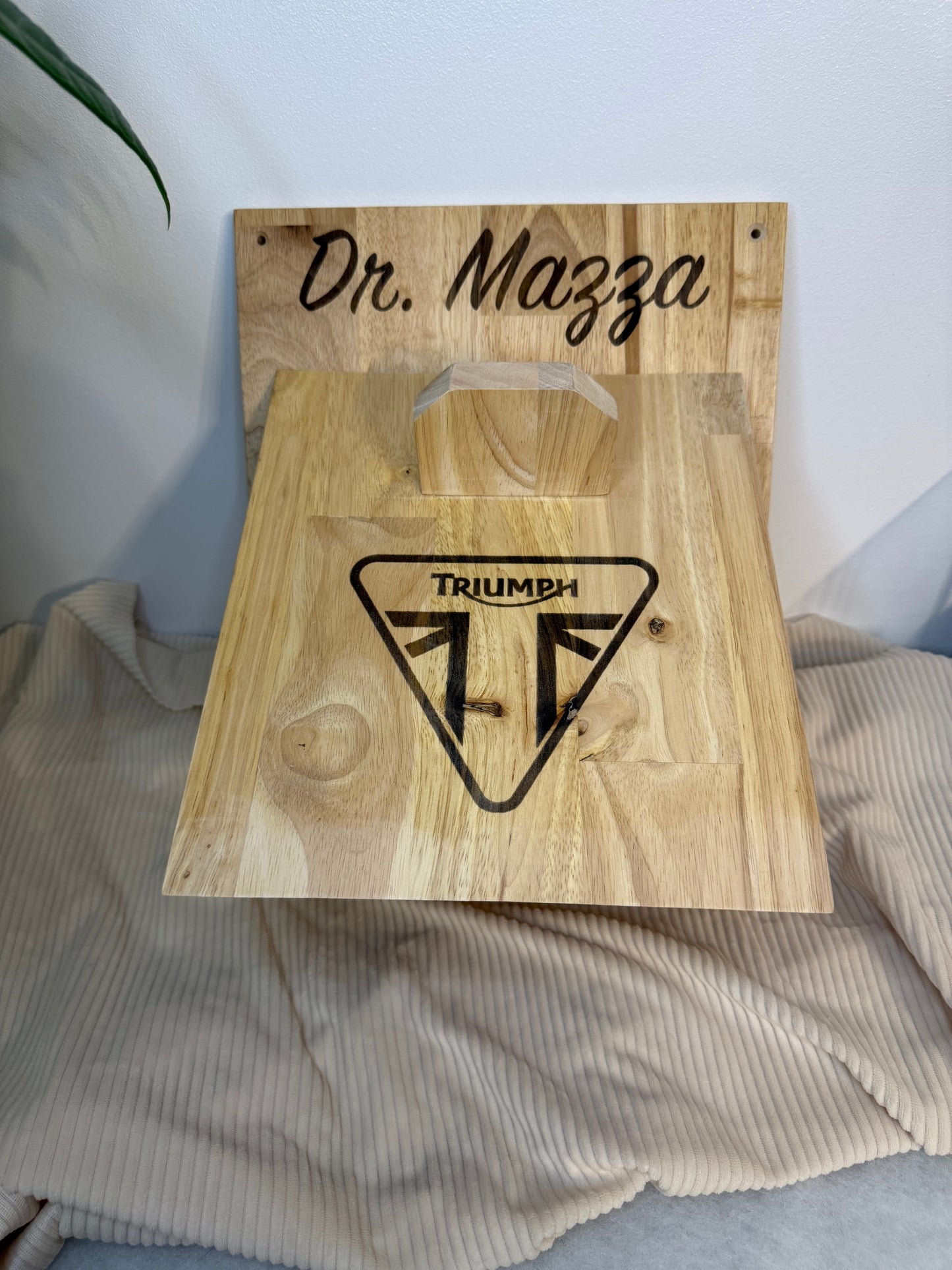 Support de casque moto personnalisé en bois