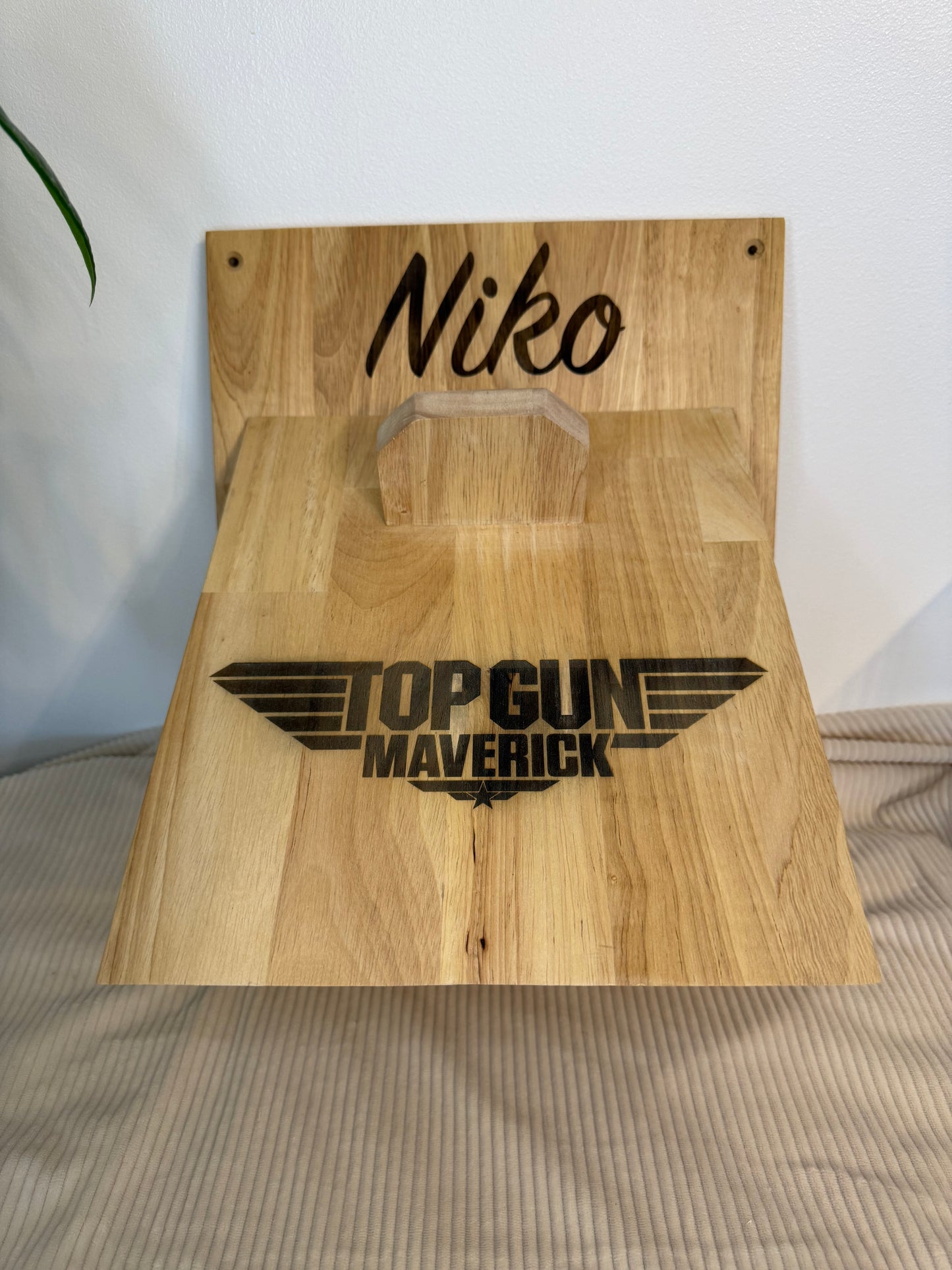 Support de casque moto personnalisé en bois