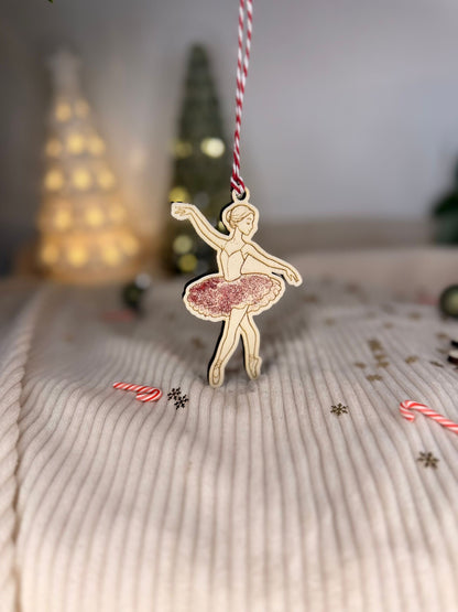 Décoration de sapin de Noël en bois, forme danseuse, gravure prénom personnalisée, fabrication française