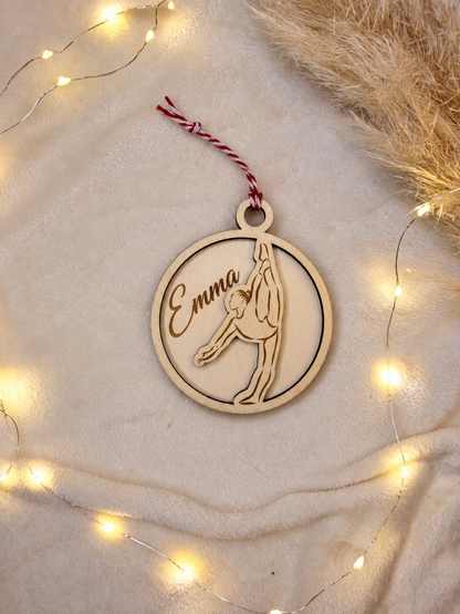 Boule de Noël personnalisée en bois thème gymnastique pour petite gymnaste