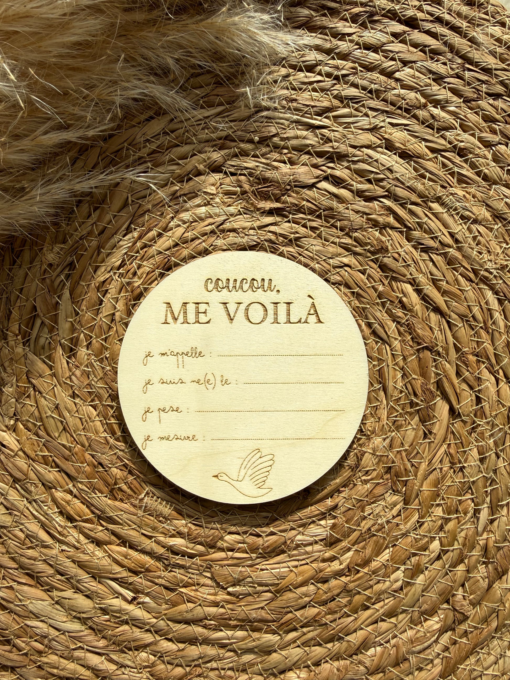 Carte de naissance en bois, idéale pour une photo souvenir.