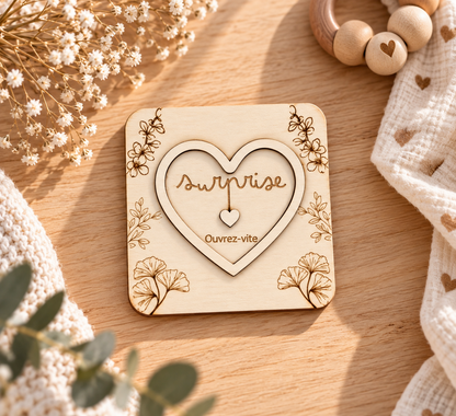 Carte message caché en bois pour annoncer l'arrivée de bébé