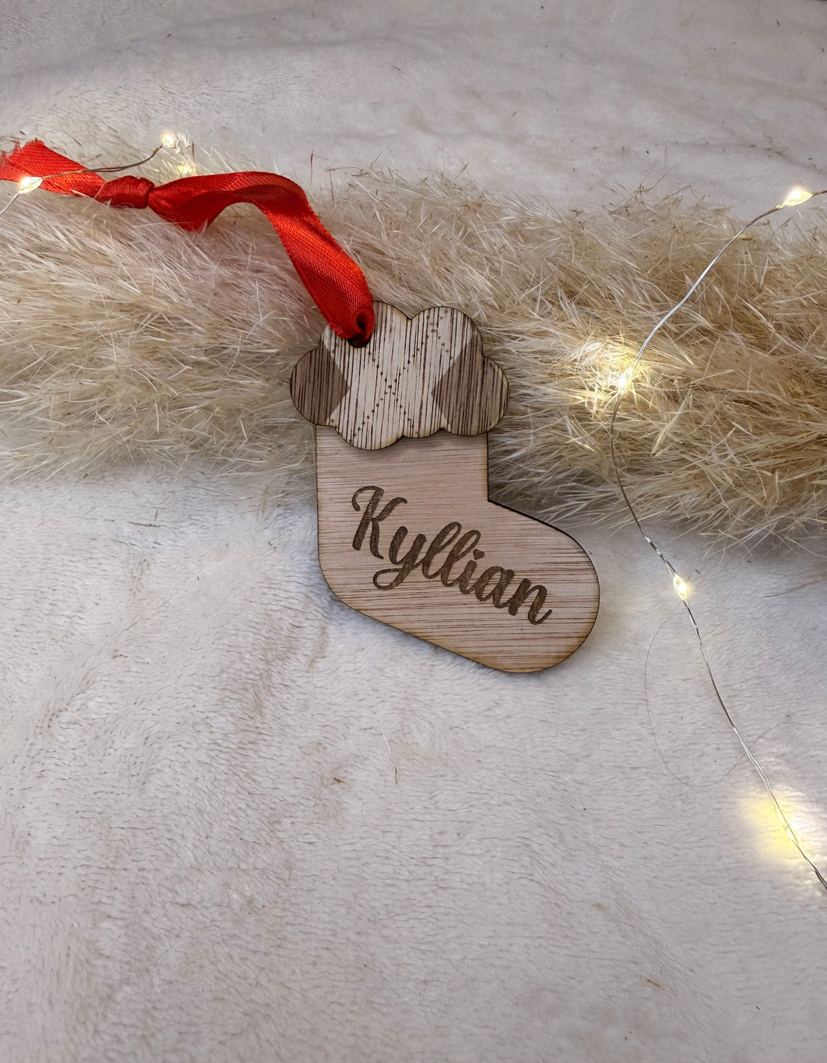 boule de Noël personnalisée en bois en forme de chausson