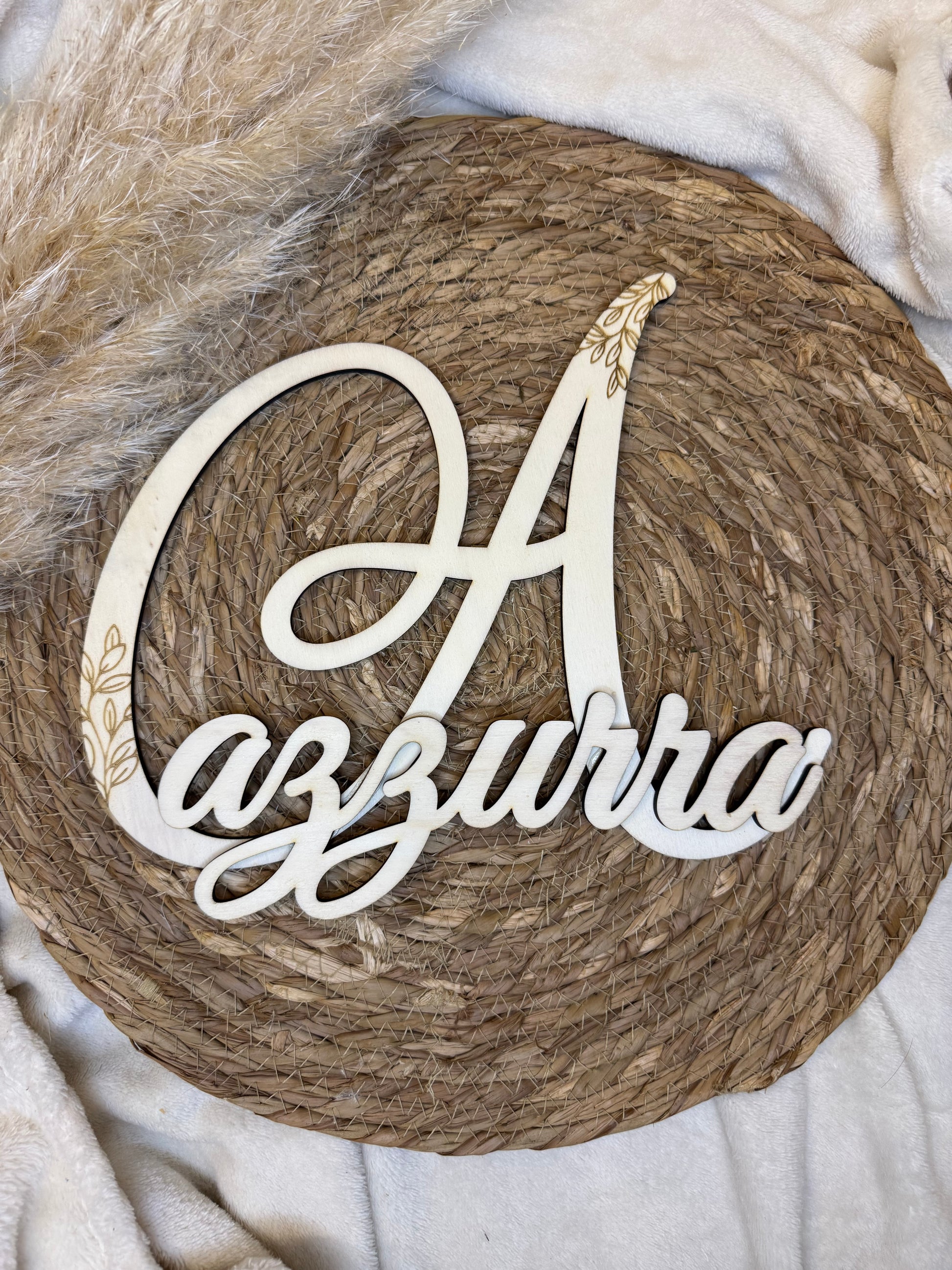 Découvrez notre merveilleuse décoration de chambre en bois au prénom de votre enfant personnalisable.