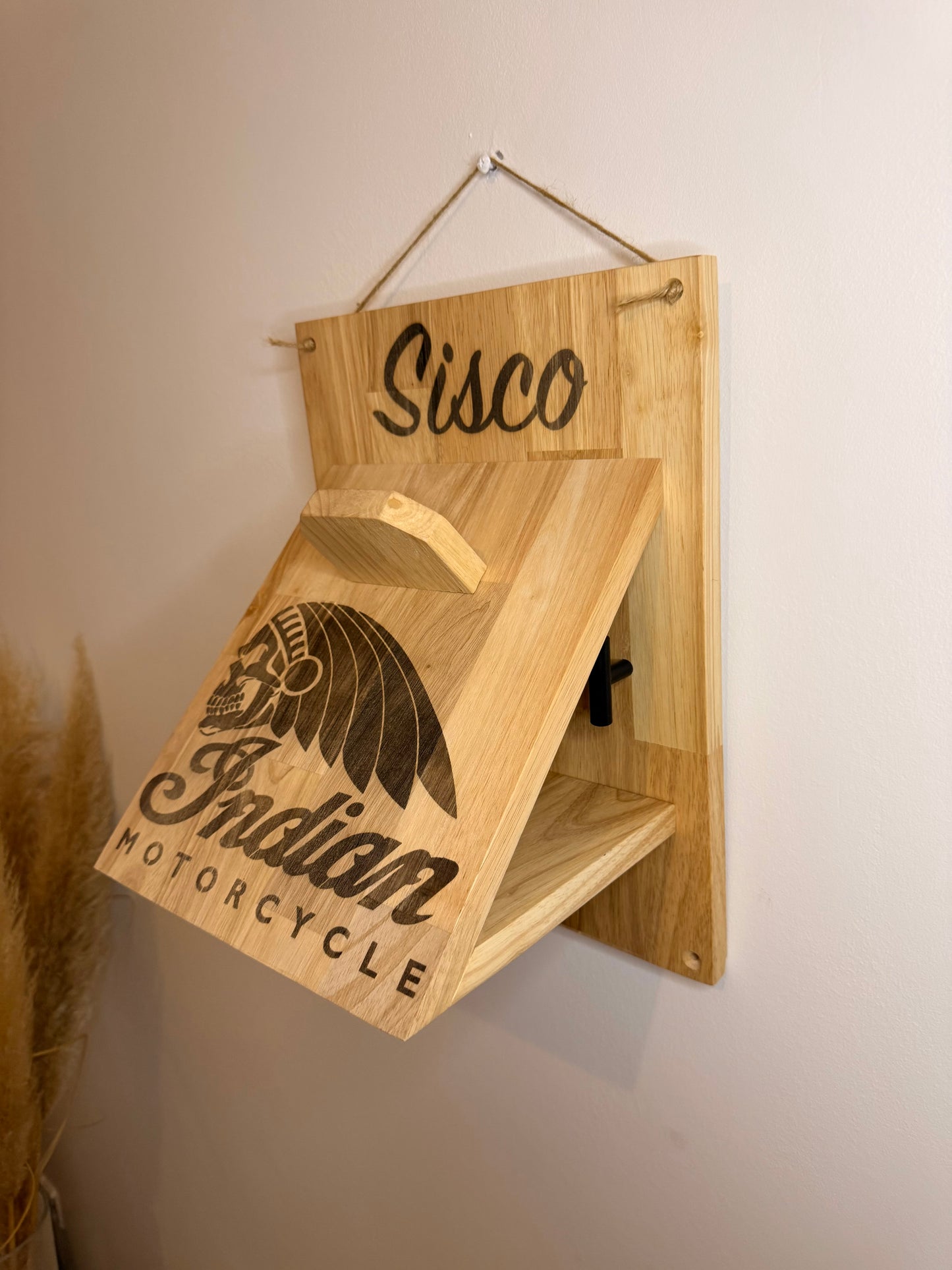 Support de casque moto personnalisé en bois