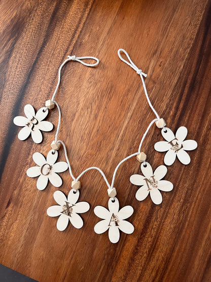 Découvrez notre magnifique guirlande florale personnalisable, magnifique pour décorer une chambre d'enfant