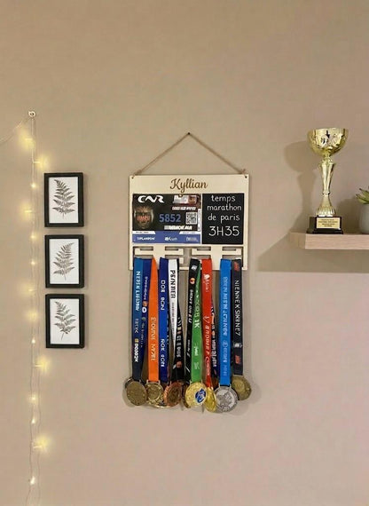 Support Médailles et Dossards Personnalisé avec Tableau Ardoise.