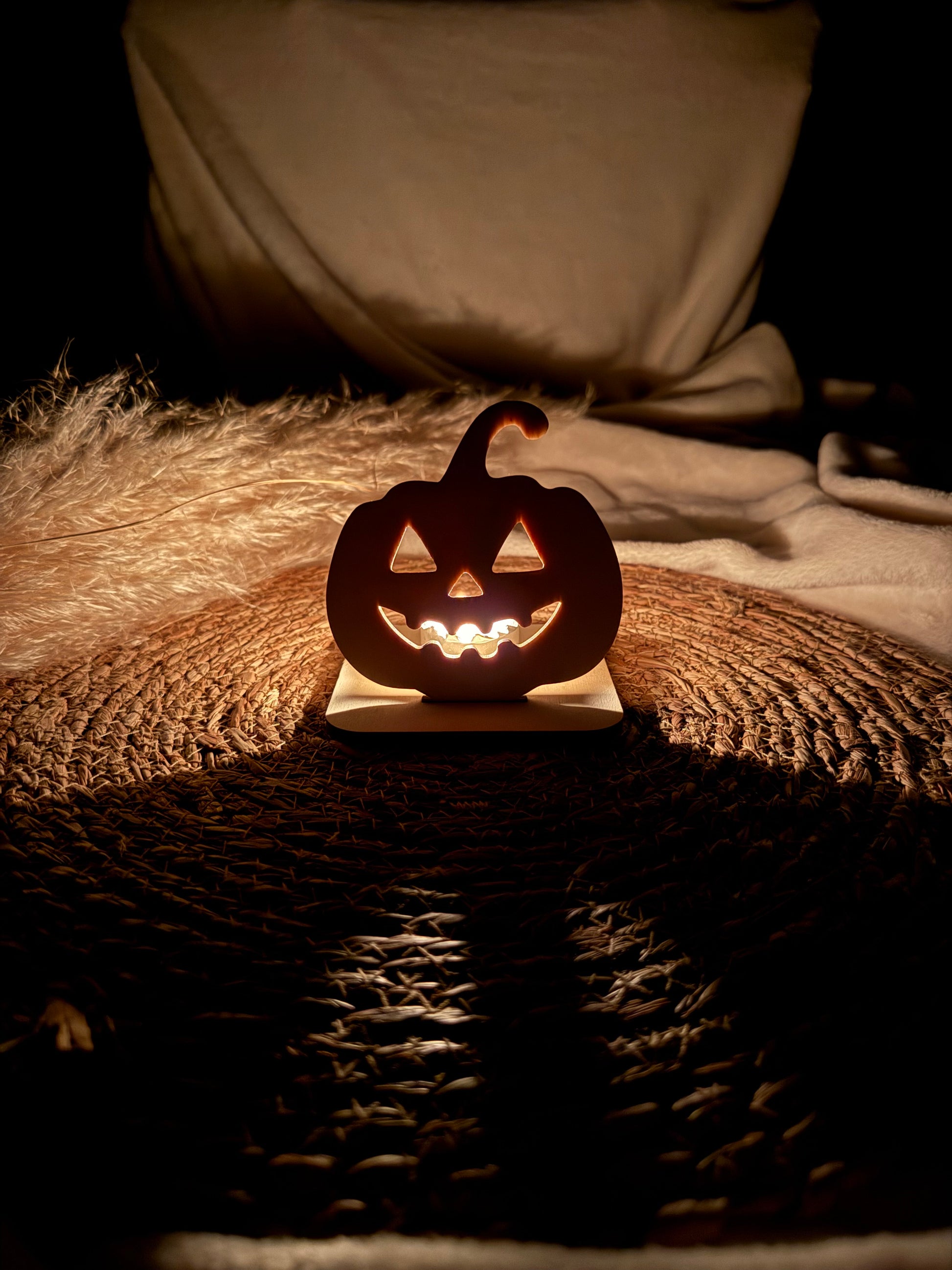 Découvrez nos lanternes d'halloween en bois faites artisanalement qui vous permettront d'illuminer vos soirées d'halloween