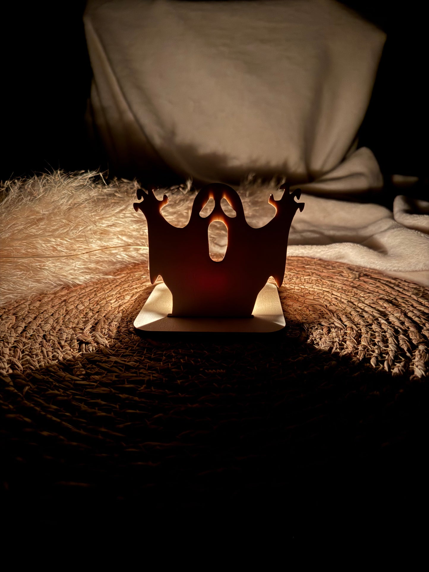 Découvrez nos lanternes d'halloween en bois faites artisanalement qui vous permettront d'illuminer vos soirées d'halloween