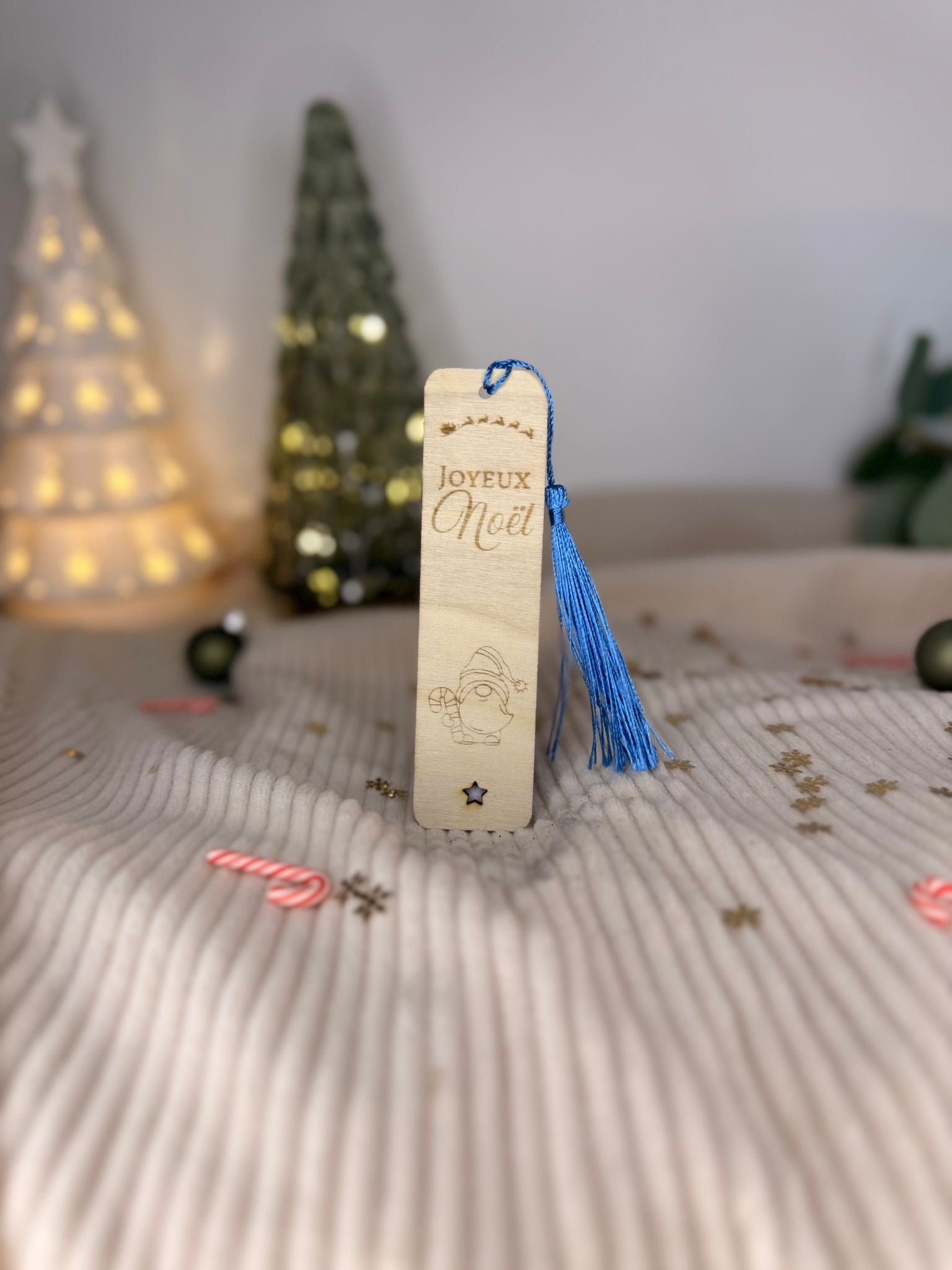 Marque-page en bois sur le thème de Noël, gravé au prénom, accessoire de lecture original et chaleureux