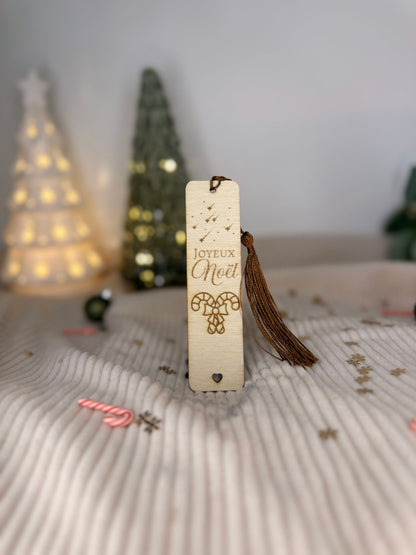 Marque-page bois décoré d’un sucre d'orge et du prénom d’un enfant, parfait pour Noël ou Saint-Nicolas