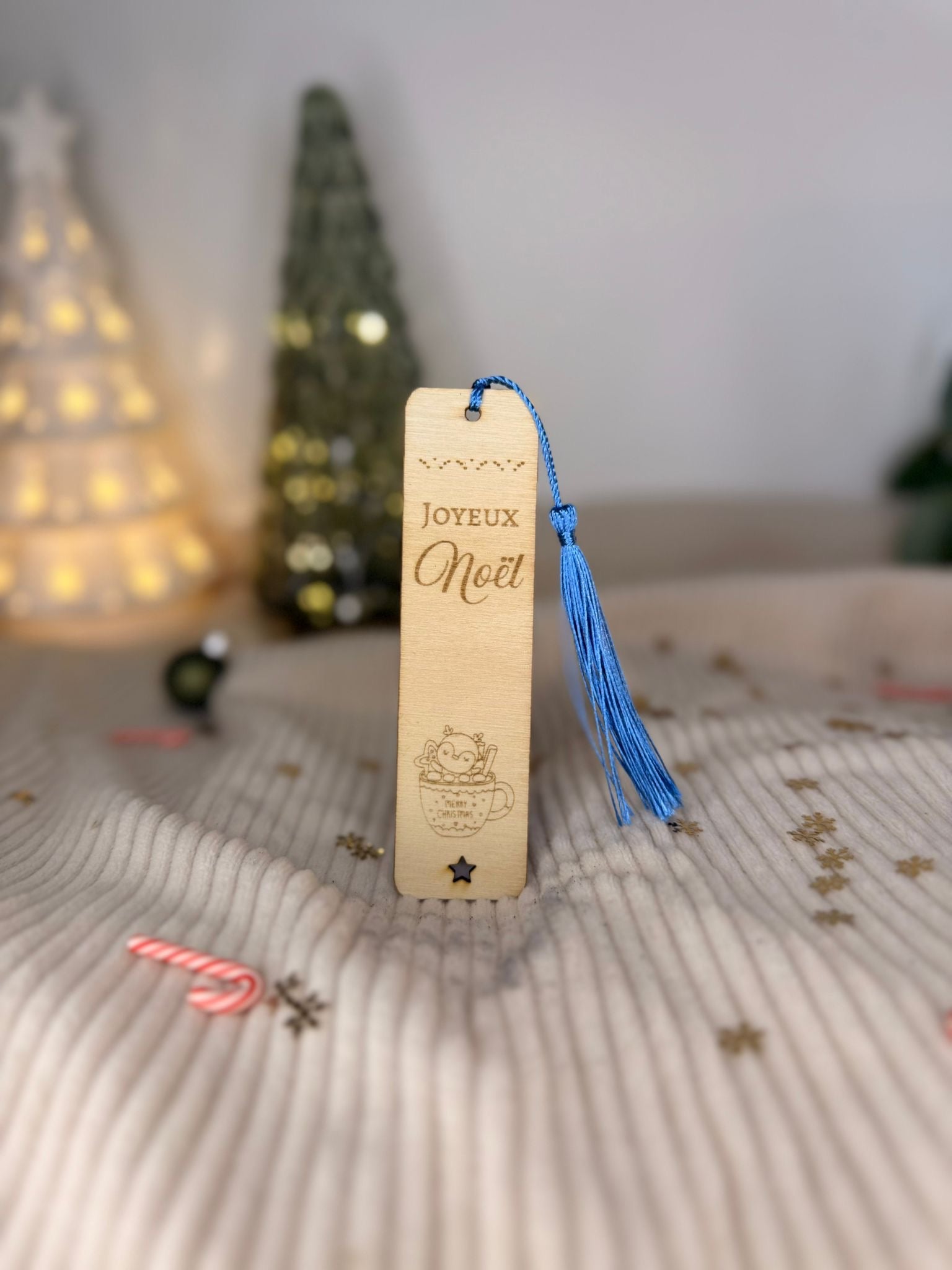 Marque-page bois décoré d’un renne et du prénom d’un enfant, parfait pour Noël ou Saint-Nicolas