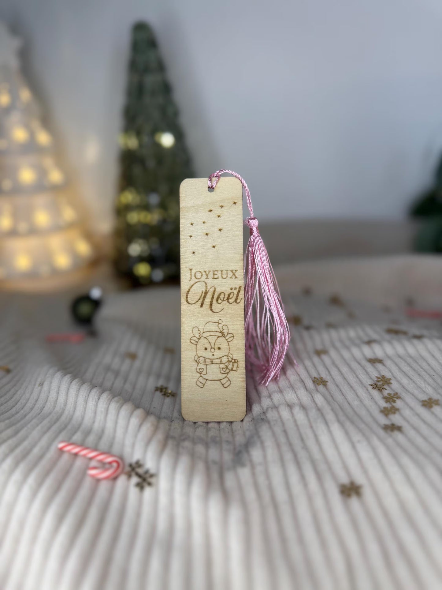 Découvrez notre marque page de Noël en bois personnalisable