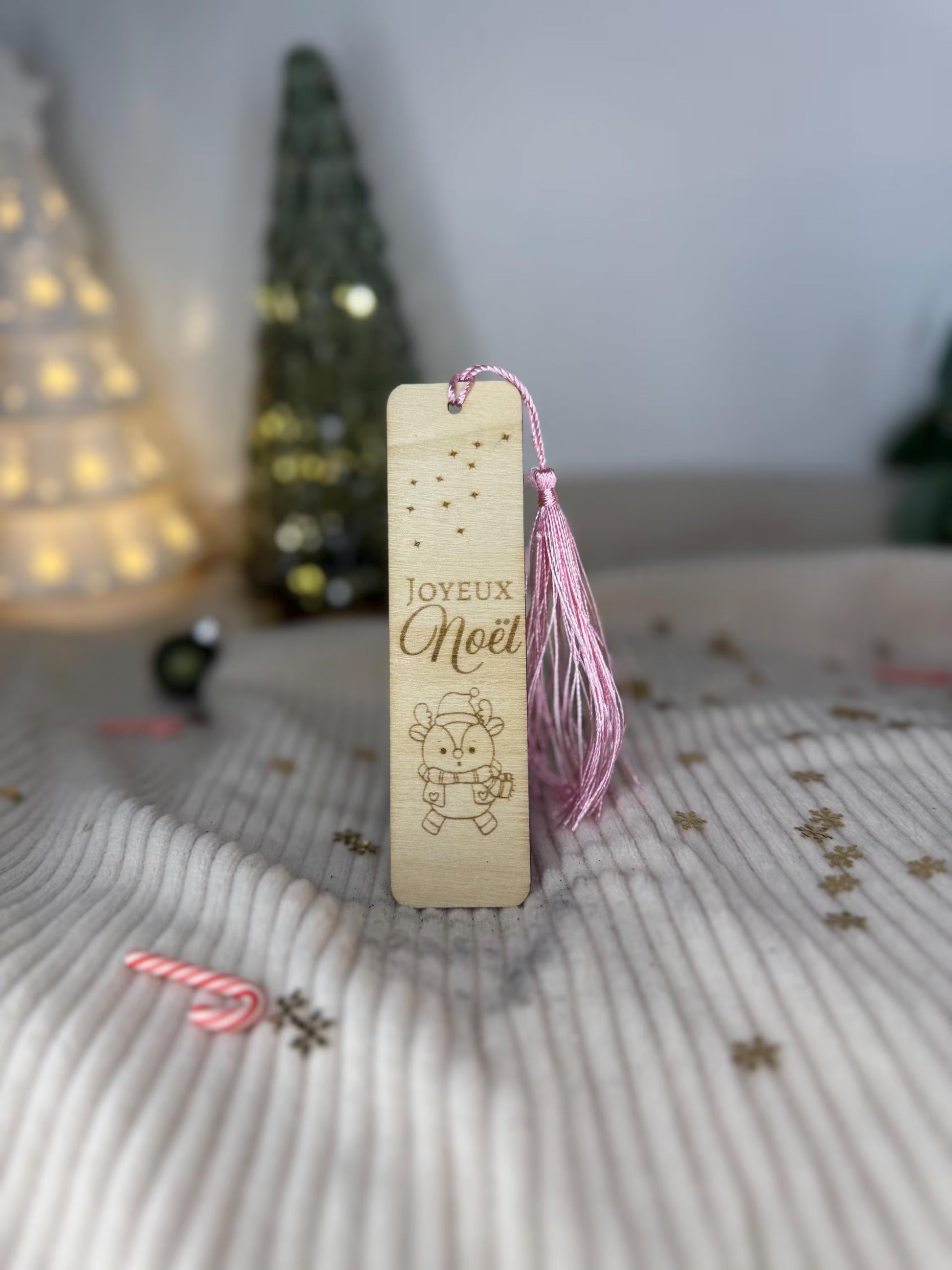 Découvrez notre marque page de Noël en bois personnalisable