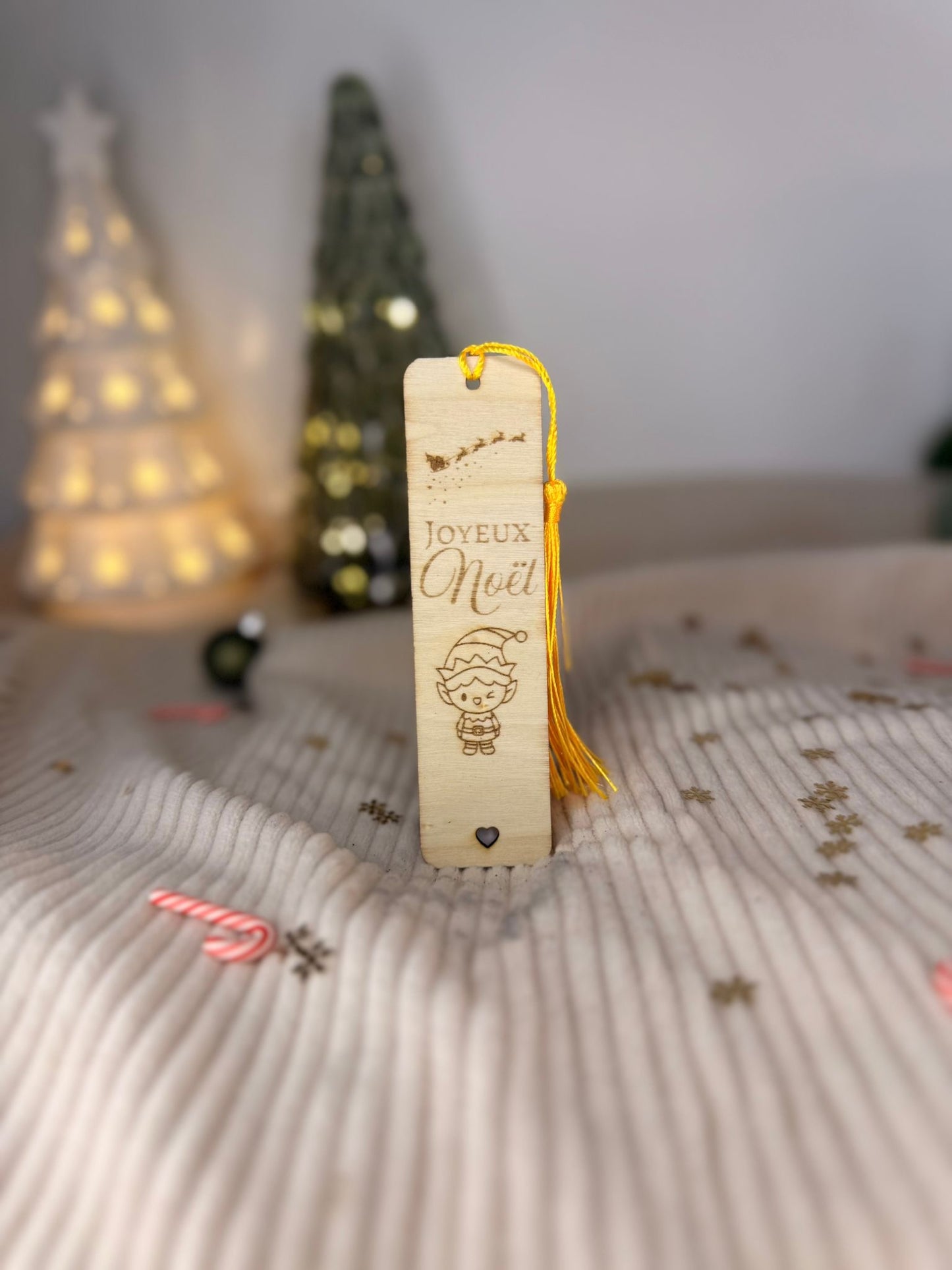 Marque-page personnalisé en bois avec gravure petit lutin, cadeau de Noël pour amateur de lecture