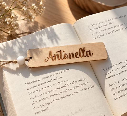 Marque page personnalisé en bois, idéal comme cadeau pour un lecteur