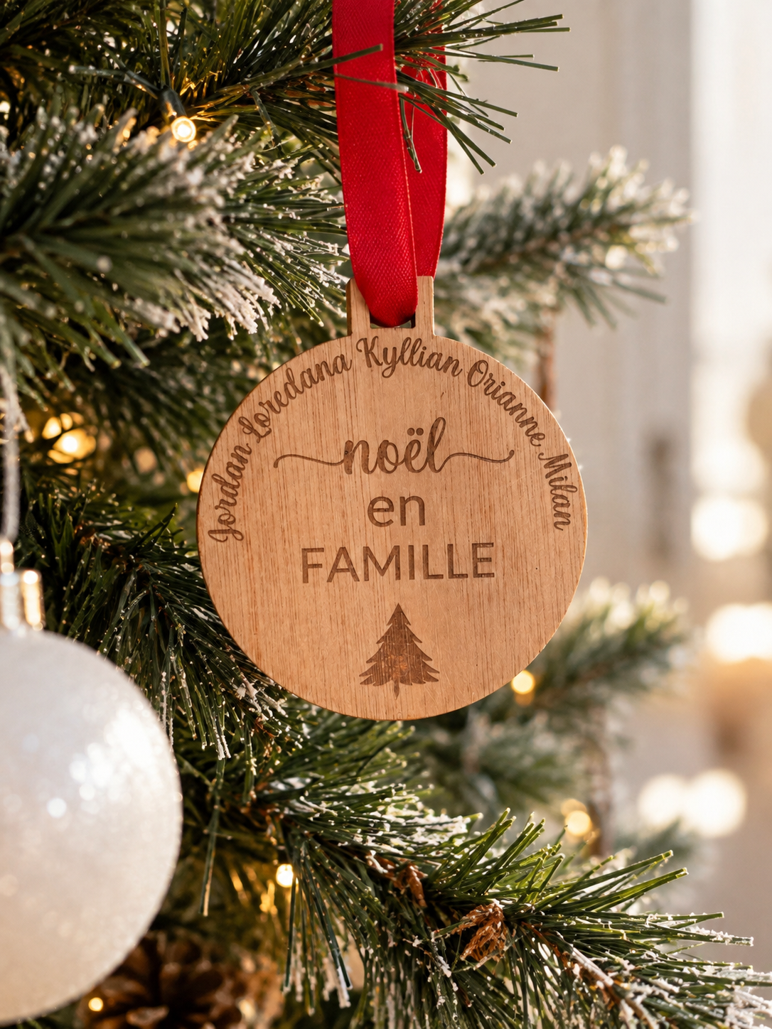 Boule de Noël personnalisée en bois pour les familles