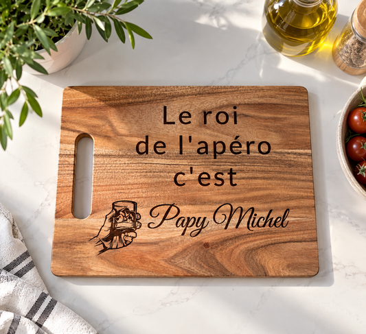 Planche à découper personalisée en bois pour la fête des papi