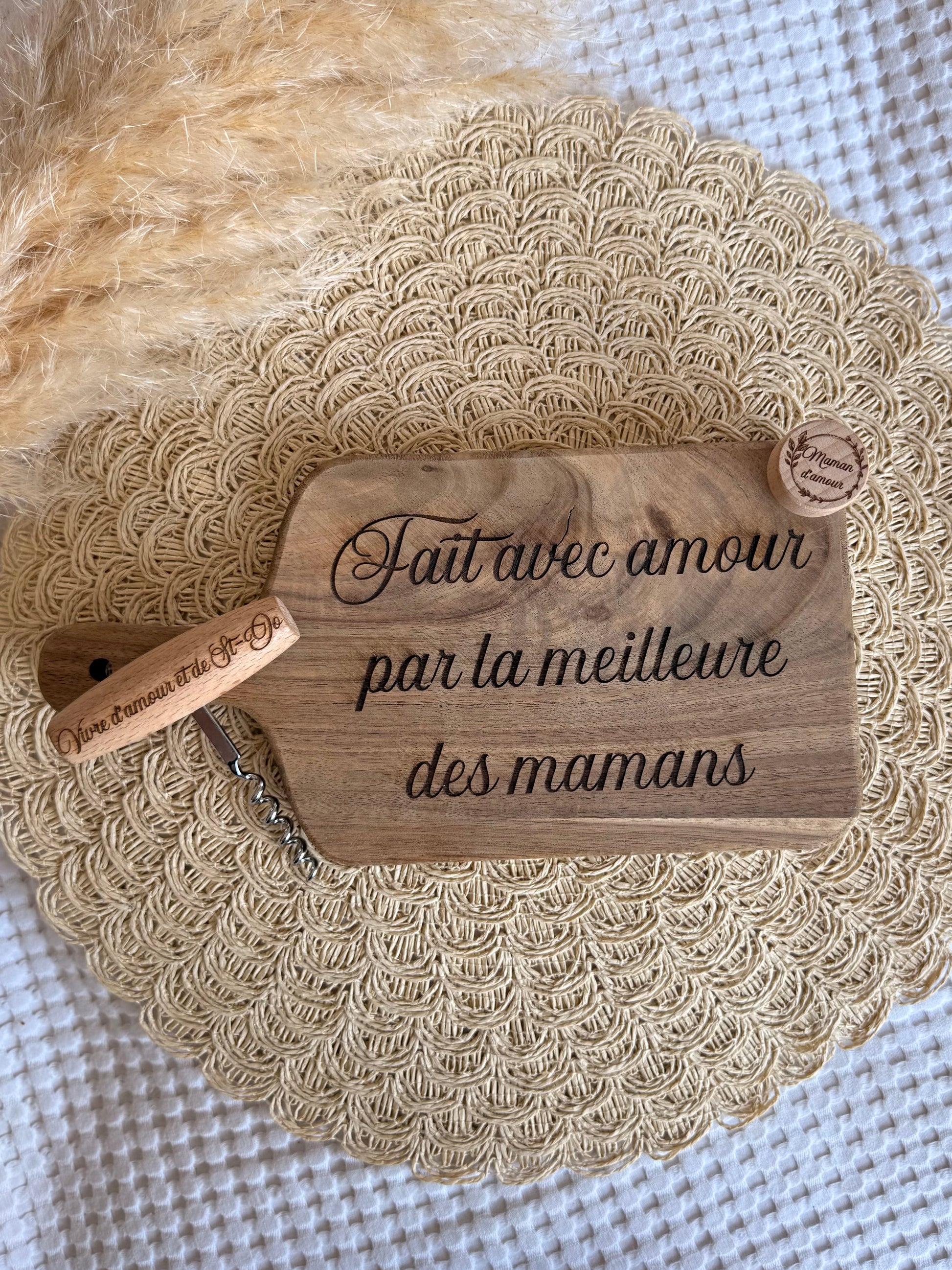Planche à découper personnalisé avec bouchon et tire bouchon personnalisés