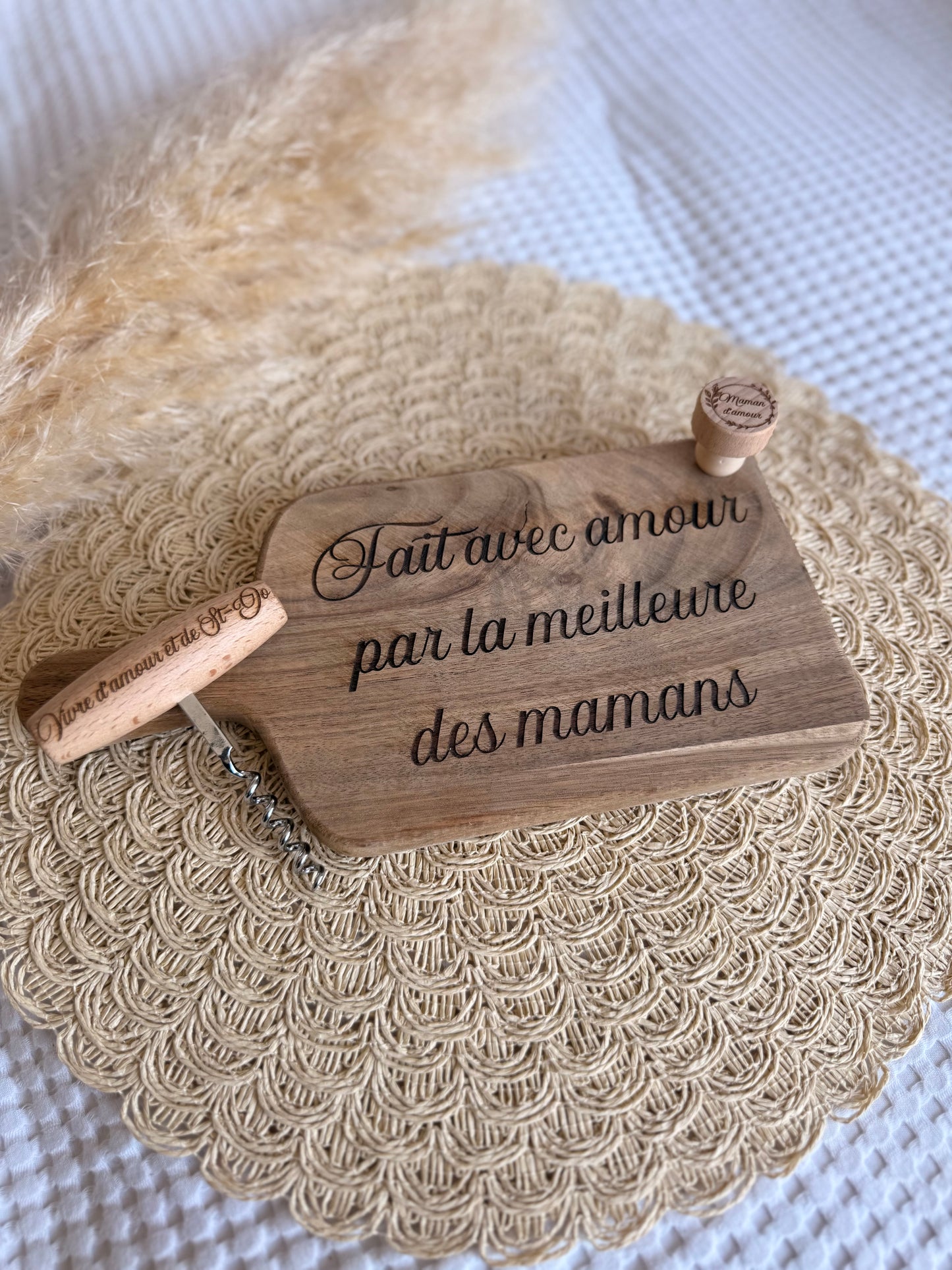 Planche à découper personnalisé avec bouchon et tire bouchon personnalisés