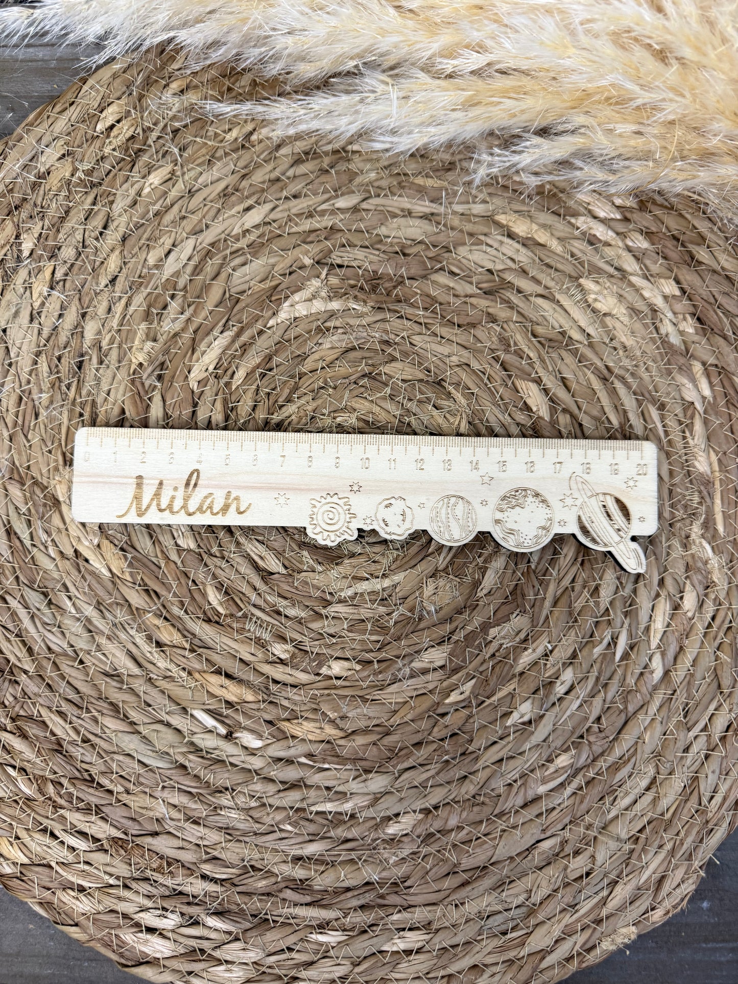 Règle d’école en bois gravée au prénom