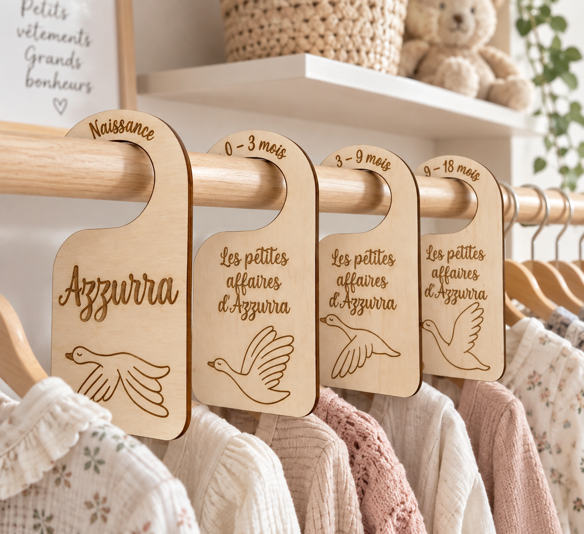 Séparateurs de penderie en bois pour dressing de bébé personnalisés