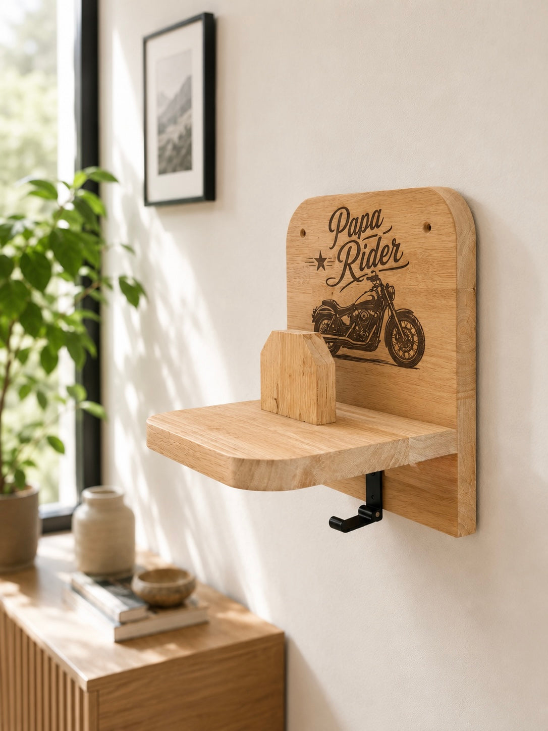 Support casque moto personnalisée en bois