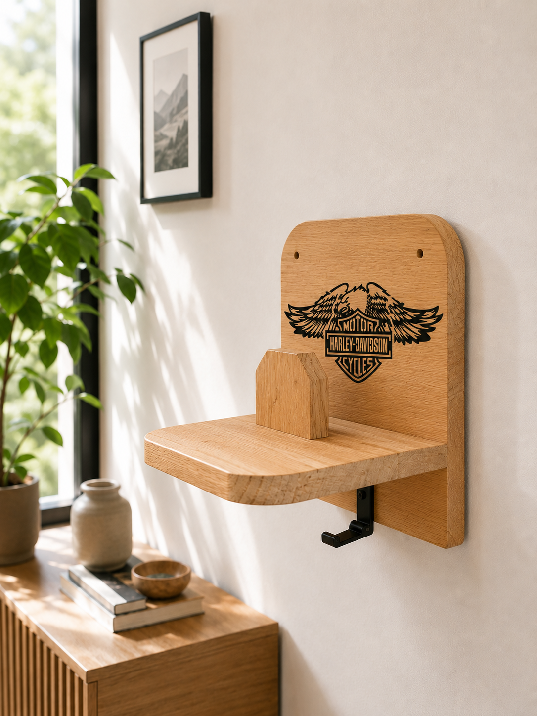 Support casque moto personnalisée harley davidson en bois