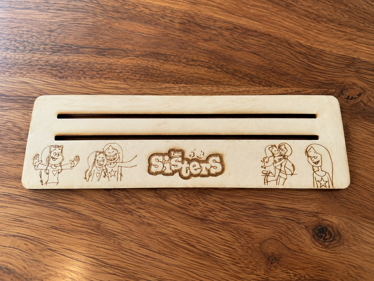 support de carte gravé pour aider les petites filles à tenir les cartes à jouer