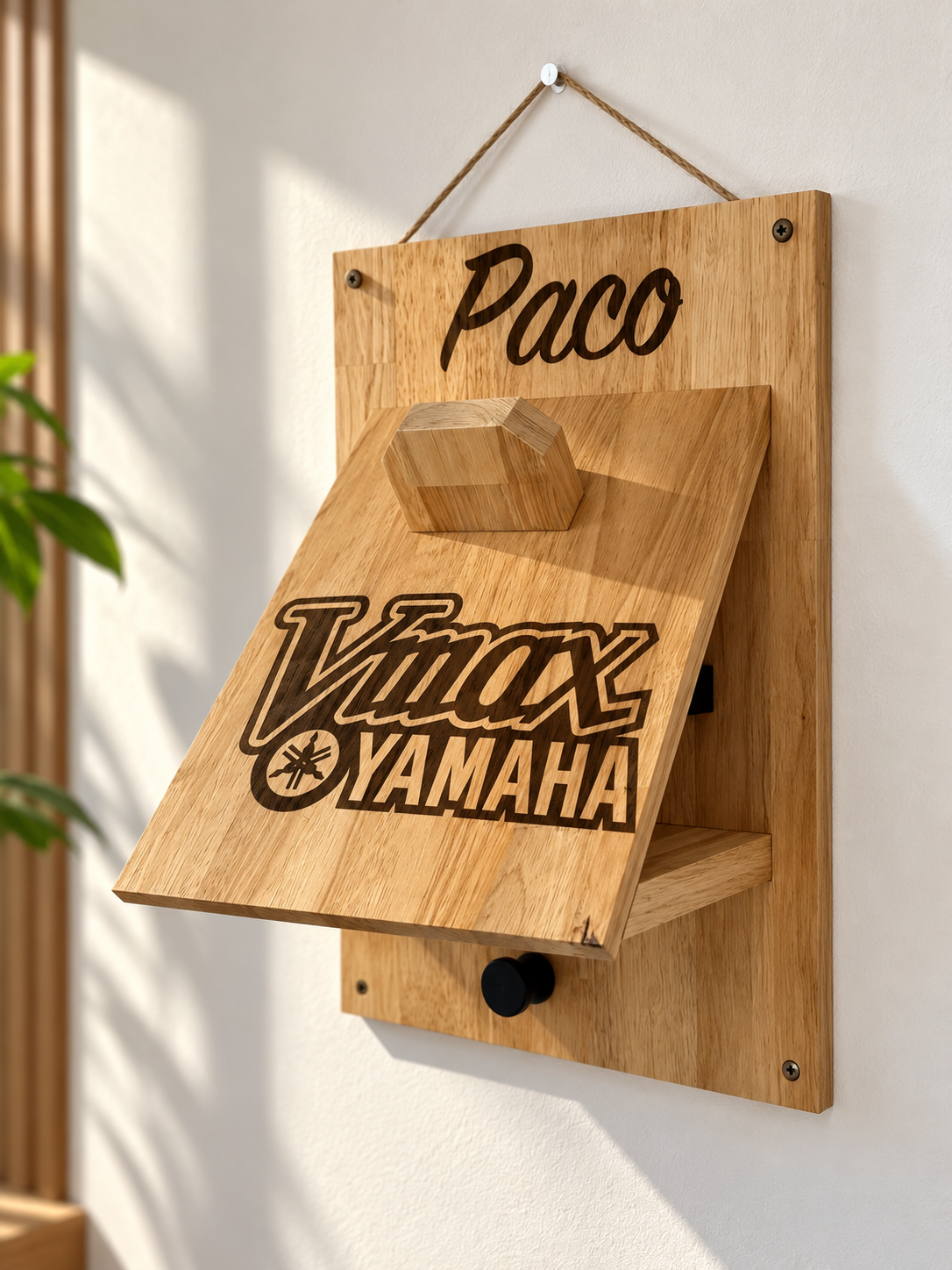 support casque moto personnalisé en bois