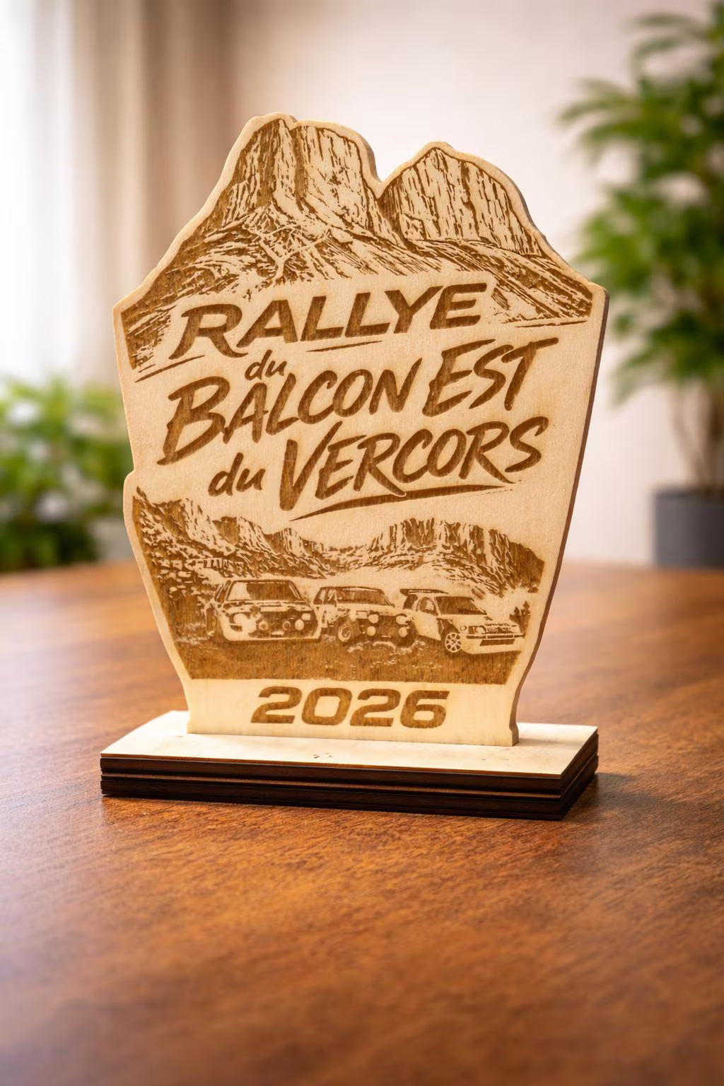 Trophée de rallye personnalisé en bois