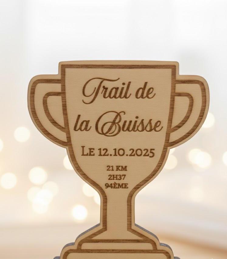 Trophée trail personnalisé pour sportif en bois