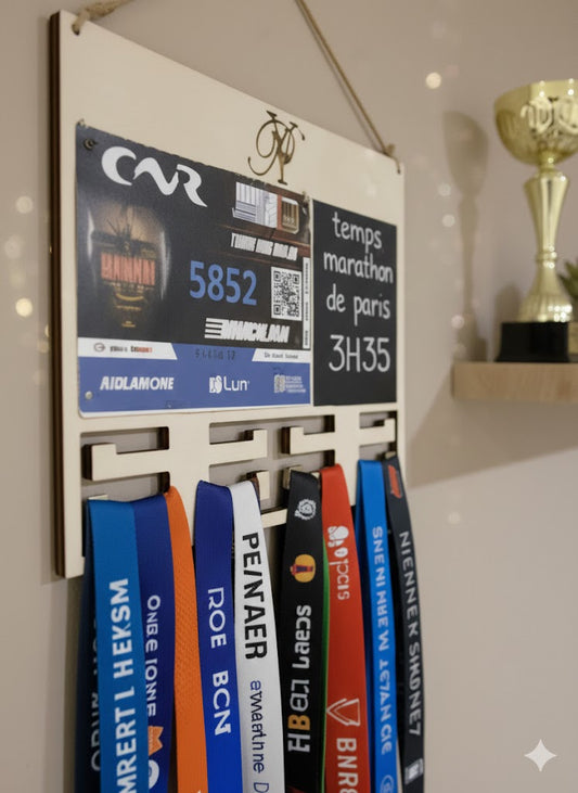 Support Médailles et Dossards Personnalisé avec Tableau Ardoise.